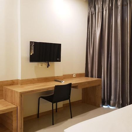 Oyo 90015 Platinum Guest House Medan Exterior foto