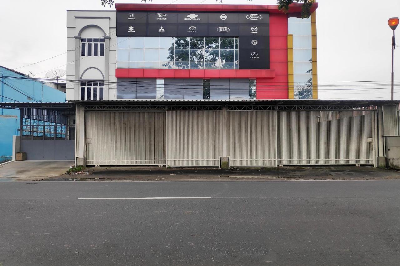 Oyo 90015 Platinum Guest House Medan Exterior foto