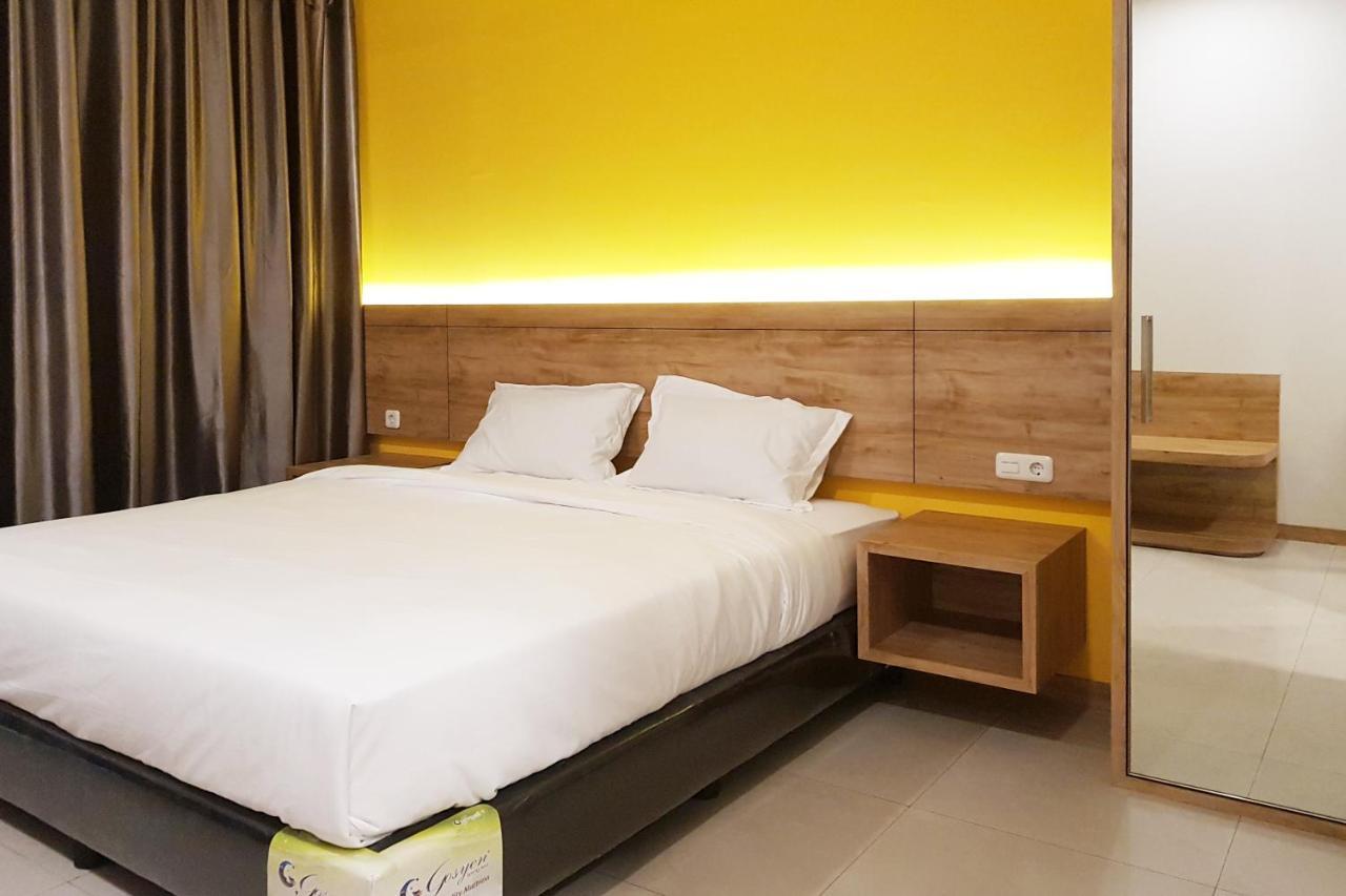 Oyo 90015 Platinum Guest House Medan Exterior foto